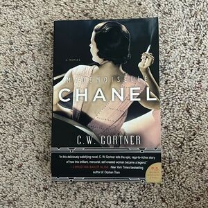Mademoiselle Chanel - Book